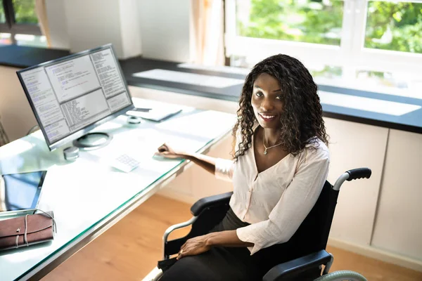 African American Black Woman Using Computer Inglés Trabajador Discapacitado Con —  Fotos de Stock