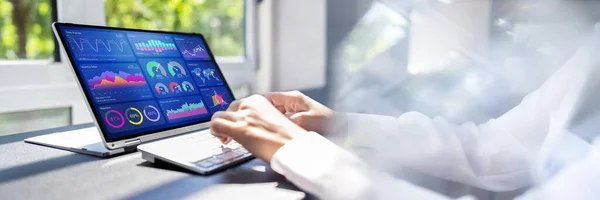 Kpi Dashboard Data Analytics Auf Business Laptop — Stockfoto