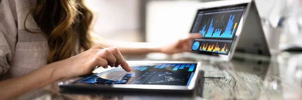 Kpi Data Analytics Dashboard Auf Analyst Laptop — Stockfoto