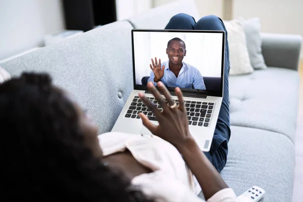 Mujer Afroamericana Videollamada Ordenador Portátil — Foto de Stock