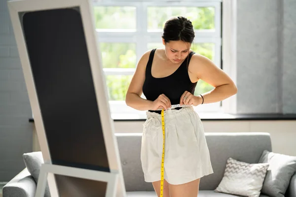 Frau Gewichtsverlust Und Diät Die Messung Der Taillengröße Traurige Depression — Stockfoto