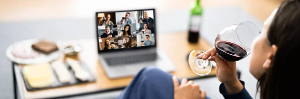 Virtual Wine Tasting Dinner Event Online Using Laptop — Stock Photo, Image