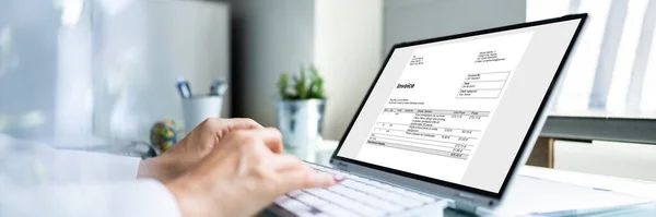 Accountant Using Online Invoice Software Tablet — Stock Photo, Image