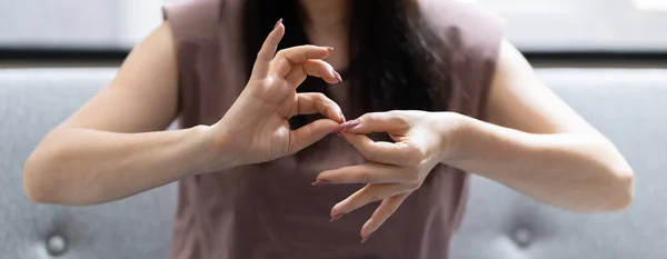 Aprendizagem Adultos Linguagem Sinais Para Surdos Deficientes — Fotografia de Stock