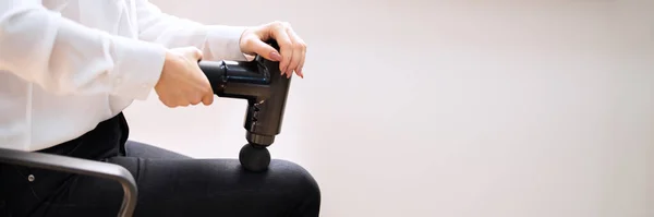 Massage Gun Machine Recovery Therapy Stimulation — Stock Photo, Image