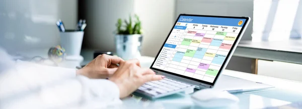 Executive Arranging Week Agenda Calendar Hybrid Tablet — 스톡 사진
