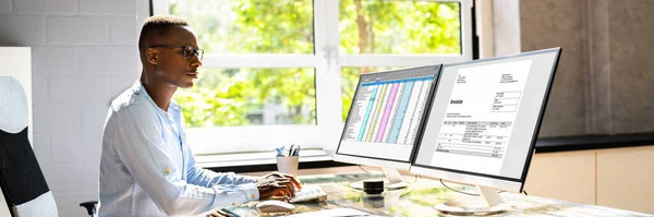 Rechenschaftsbericht Für Steuerkonten Auf Computer Monitor — Stockfoto