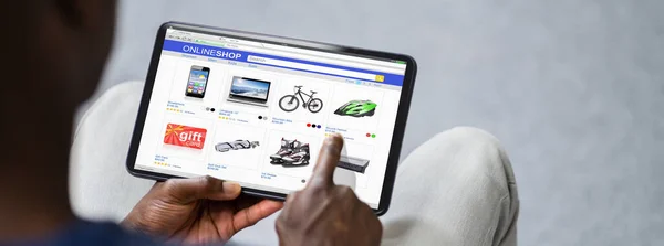 Afro Americano Segurando Tablet Compras Line Loja Comércio Eletrônico — Fotografia de Stock