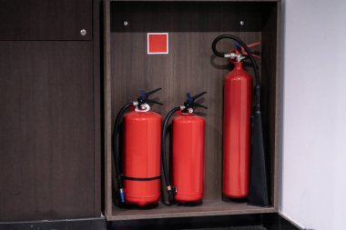Yangın söndürücü güvenliği ve acil durum ekipmanı. Alarm Servisleri