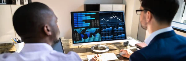 Financial Dashboard Graph Auf Dem Desktop Computerbildschirm — Stockfoto