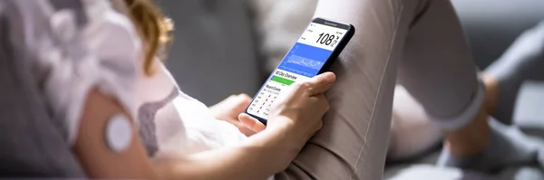 Kontinuerlig Glukos Övervaka Blodsockertest Smart Phone App — Stockfoto