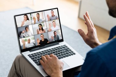 Uzaktan Teleworking Toplantı Çağrısı bilgisayarda. El sallayarak Elveda