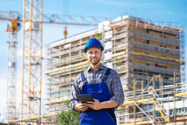 Ispezione Ingegnere Lavoratore Cantiere Utilizzando Tablet — Foto Stock