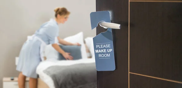 Housekeeper Cleaning Hotel Room Bedroom Cleaner Service — Stock Photo, Image