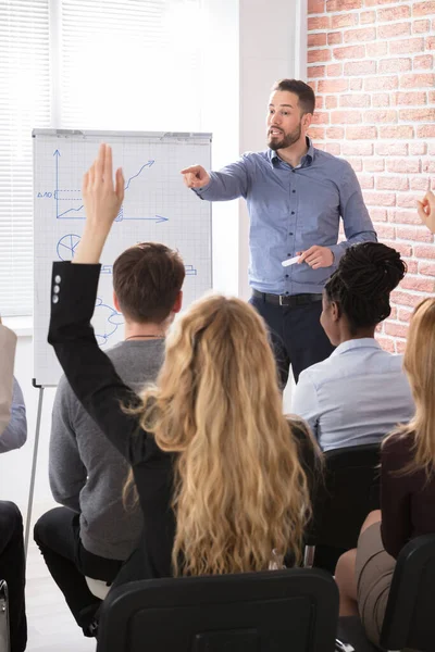 Reunión Del Equipo Empresarial Corporativo Aula Hacer Pregunta — Foto de Stock