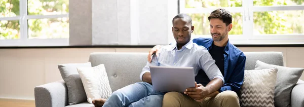 Gay Couple Using Computer Video Conference Sofa Couch — Stock Photo, Image