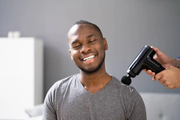 Shoulders Recovery Therapy Using Massage Gun Machine — Stock Photo, Image