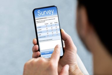 Çevrimiçi Elektronik Araştırma Formu Telefon Ekranında