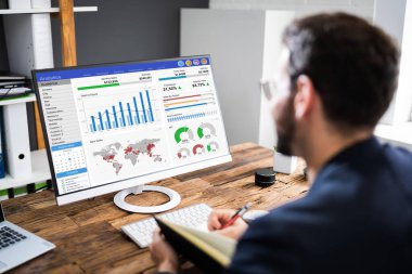 Tahminsel İş Veri Analizi. Finansal Analist Adam