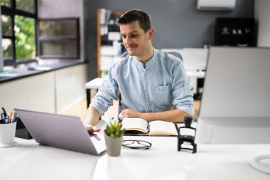Çevrimiçi Sanal Eğitim Konferansı Webinar veya Röportaj