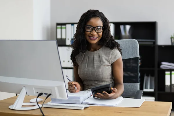 Smiling Accountant Woman Happy Business Finance Auditor — Stock Photo, Image