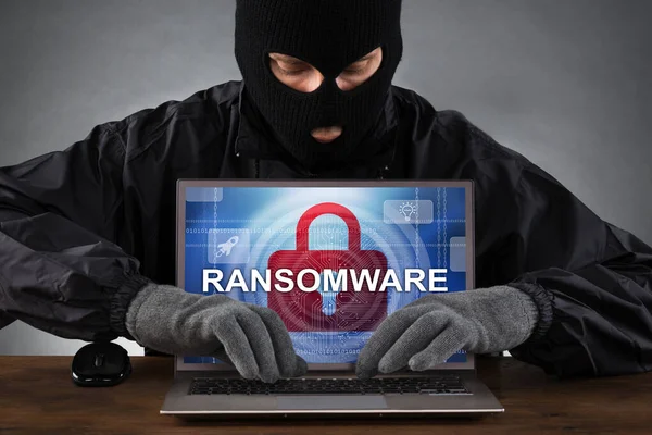 Virus Ransomware Attacco Estorsione Riscatto Computer Portatile Criptato Hackerato — Foto Stock