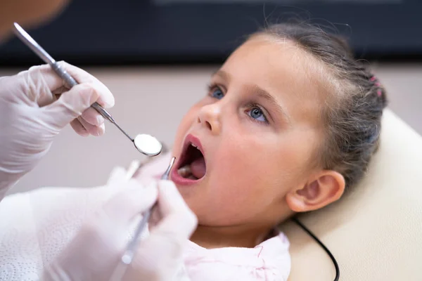 Crianças Que Visitam Dentista Verificação Tratamento Dentário Boca — Fotografia de Stock