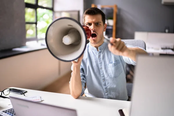 Enojado Bravucón Jefe Dominator Gritando Negocios Reunión Oficina —  Fotos de Stock