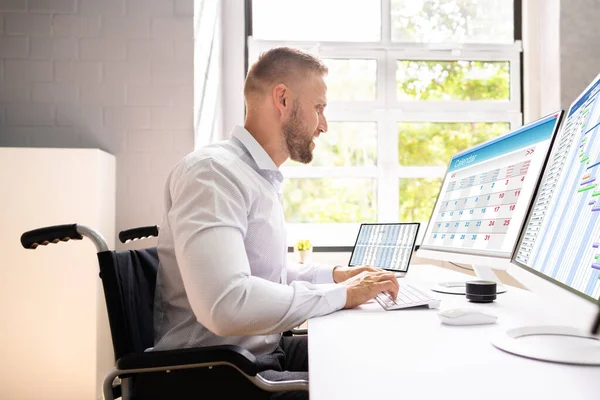 Planningsagenda Kalender Meerdere Computerschermen Laptop — Stockfoto