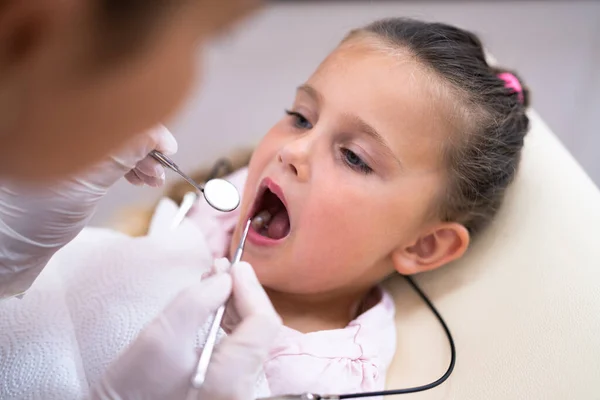 Barn Som Besöker Tandläkare Muntorrhet Dental Checkup Och Behandling — Stockfoto
