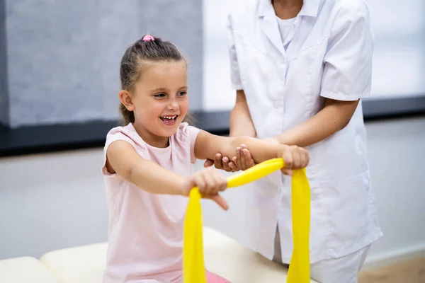 Banda Terapia Pediatrica Riabilitazione Fisica Ortopedia Medico — Foto Stock