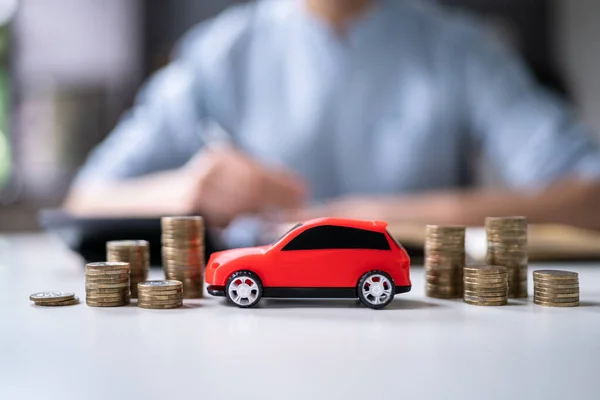 Toy Car Front Businessman Calculating Loan — Stock Photo, Image