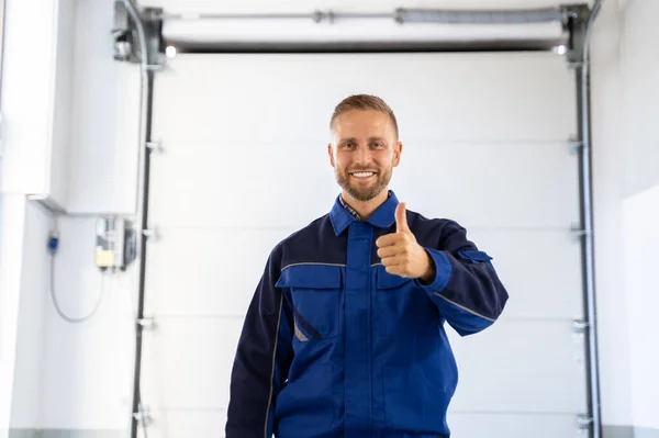 Instalación Reparación Puertas Garaje Casa Contratista Hombre Casa — Foto de Stock