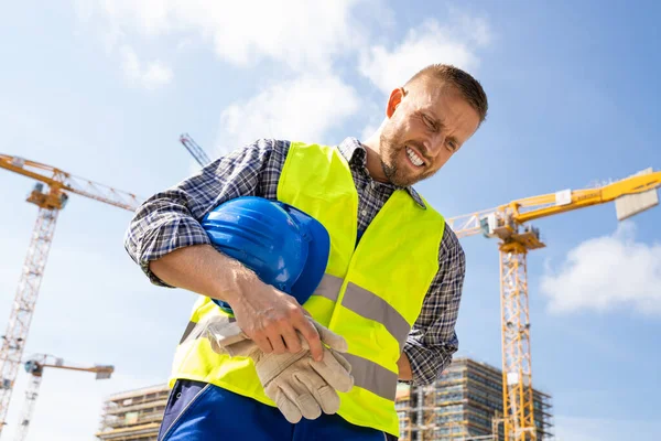 Engenheiro Com Dor Nas Costas Após Acidente Canteiro Obras — Fotografia de Stock