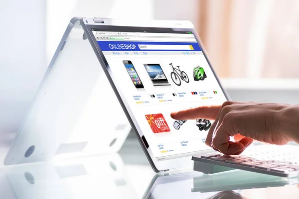 Online Commerce Shopping Website Oder Geschäft Auf Dem Laptop Bildschirm — Stockfoto