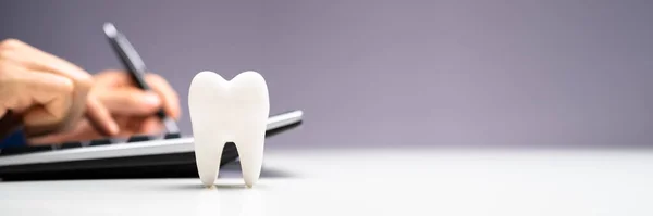 Dinheiro Dental Custo Dentista Seguro Implante Dentário — Fotografia de Stock