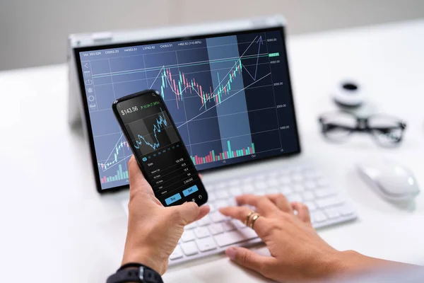 Stock Broker Exchange Trading App Laptop — Stock Photo, Image