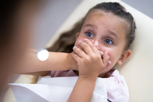 Bang Kind Bezoeken Tandarts Tandheelkundige Kliniek — Stockfoto