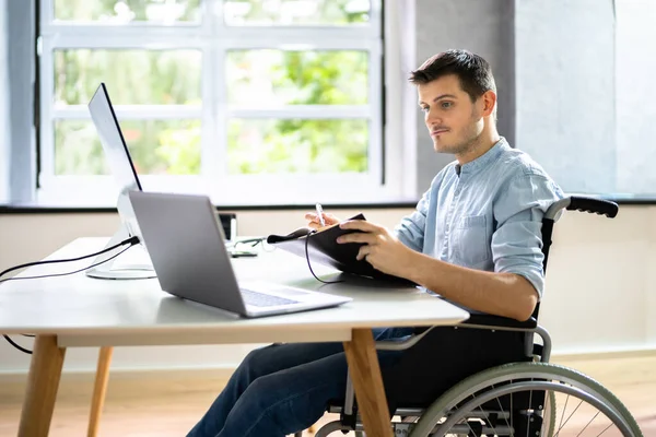 Tekerlekli sandalyede Uzaktan Görüntü Arayan Sanal Asistanı