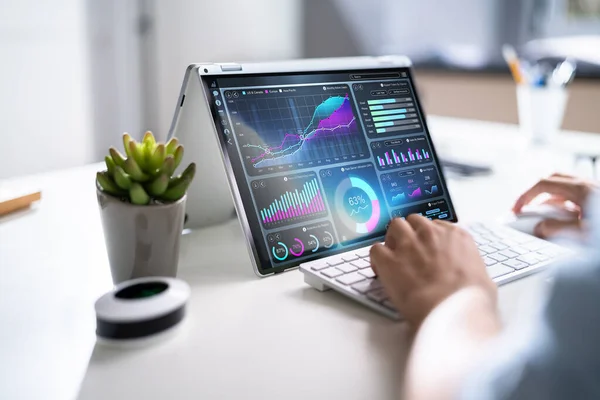 Analista Dati Utilizzando Data Analytics Kpi Dashboard — Foto Stock