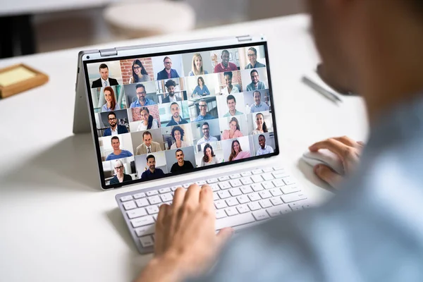 ハイブリッドデジタルタブレット上の仮想ビデオ会議コール — ストック写真