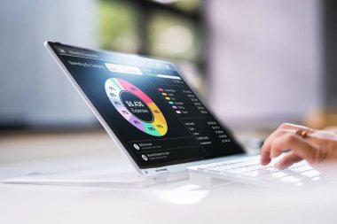 Para Harcama İzleme Uygulaması. Çevrimiçi Dijital Parça