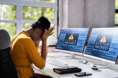 Bilgisayar Sistemi Hacklendi. Virüs Yazılım Ekranı Ekranda