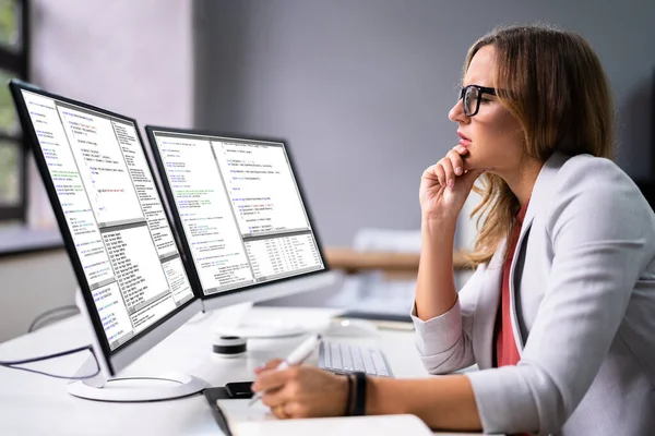 Programador Programador Mujer Software Codificación Computadora — Foto de Stock