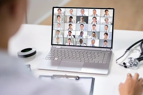 Doutor Vídeo Conferência Médica Line Com Equipe Diversa Trabalhadores Hospitalares — Fotografia de Stock