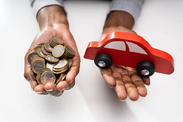 汽车玩具汽车保险和硬币 车辆贷款 — 图库照片