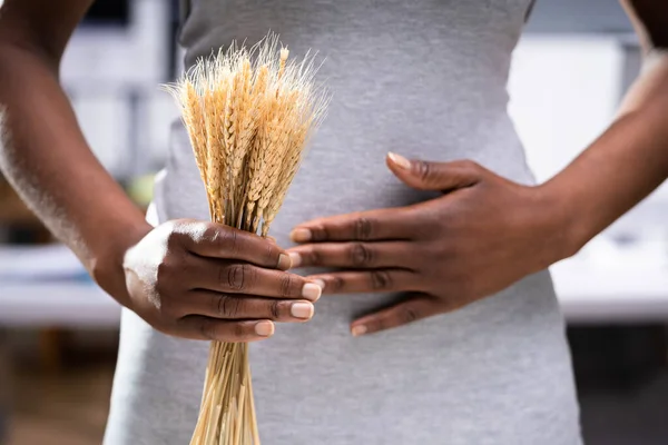 Celiachia Intolleranza Glutine Donne Che Tengono Spikelet Grano — Foto Stock