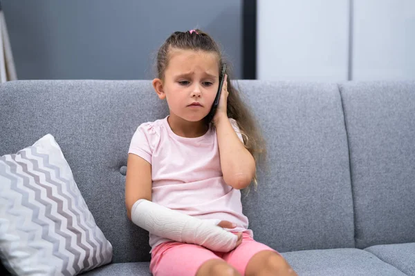 Arm Fracture Cast Injured Young Child Recovery Pain — Stock Photo, Image