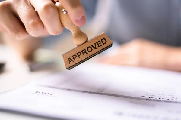 Hand Stamping Approved Stamp Document Desk — Stock Photo, Image