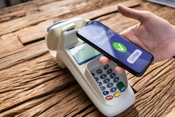 Nfc Retail Mobile Payment Using Phone Rfid Checkout — Stock Photo, Image